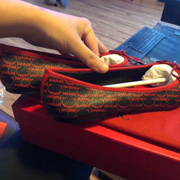 Nwot Carolina Herrera monogram black and red canvas flats sz 40 - Picture 4 of 5